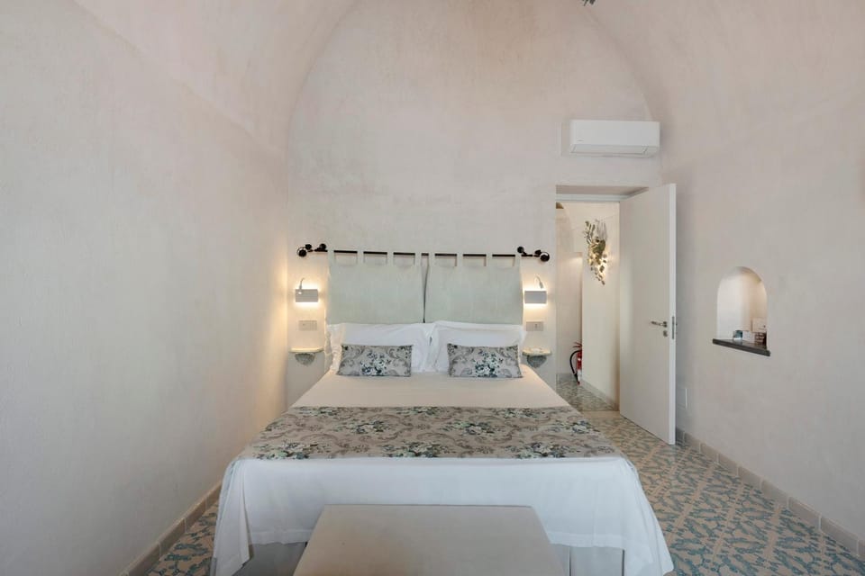 Property building, Living room, Bedroom
