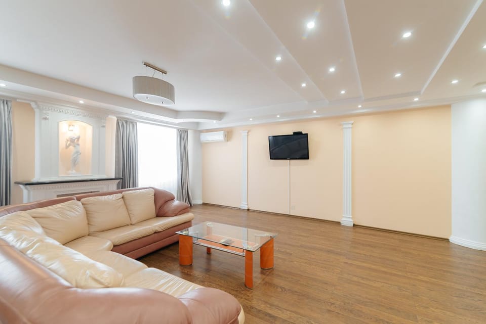 Communal lounge/ TV room, Living room, Seating area, air conditioner