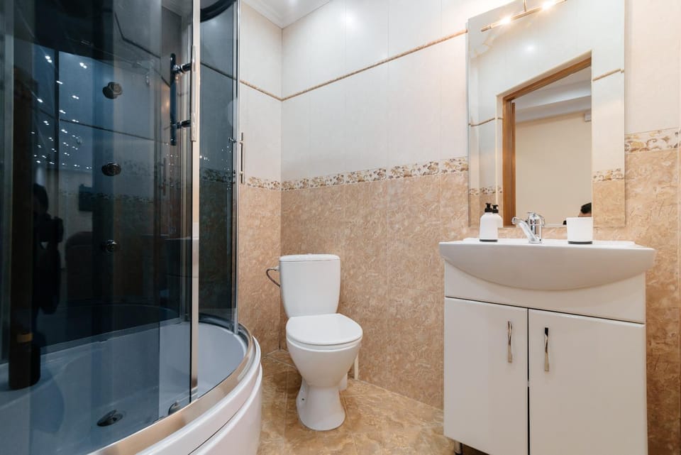 Shower, Toilet, Bathroom, towels