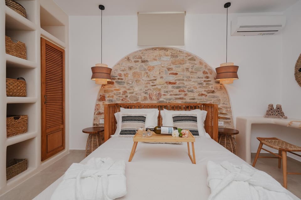 Onar Sifnos Stone Villa House in Milos