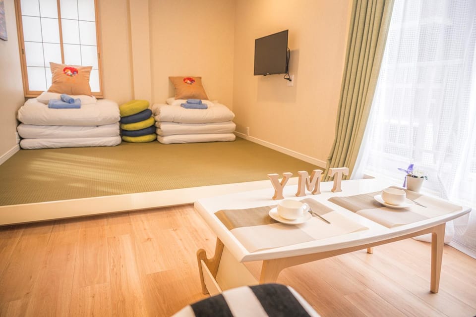 Bed, Living room, Photo of the whole room, Bedroom, towels