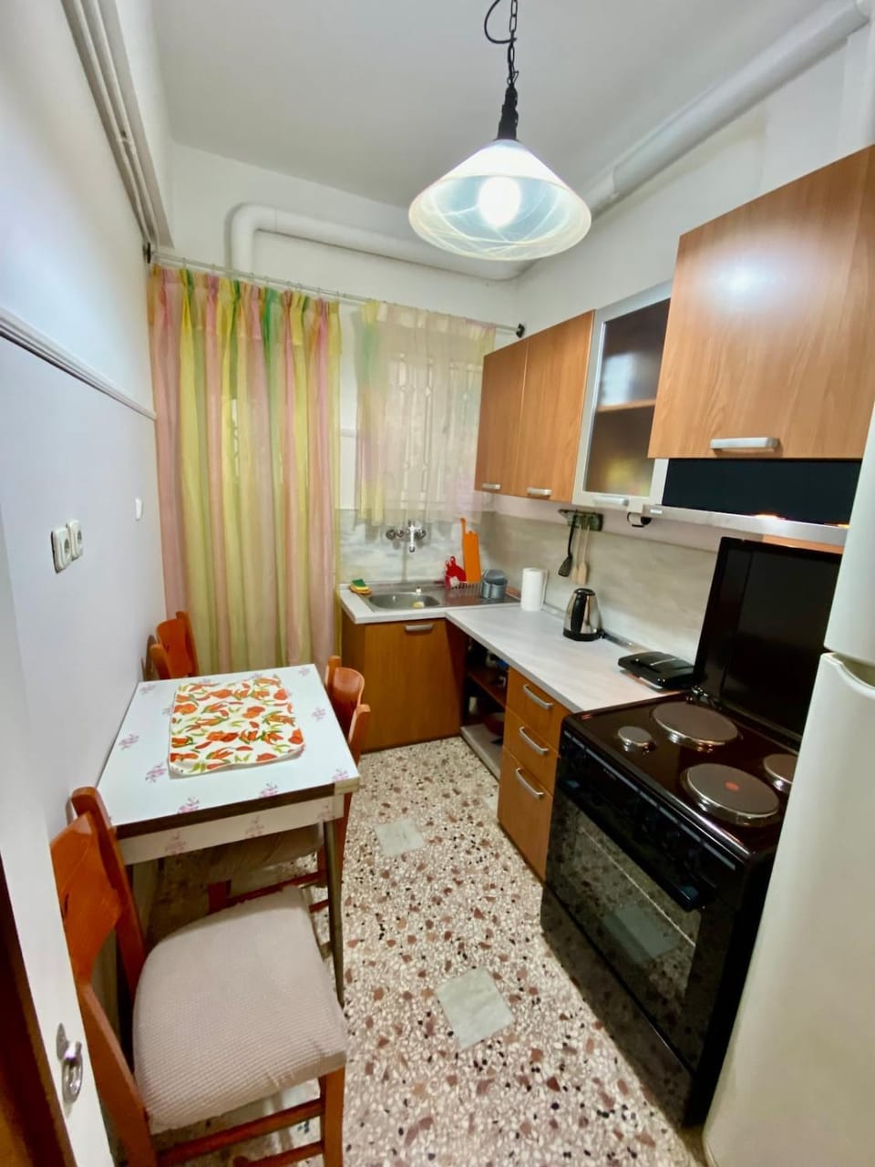Kitchen or kitchenette, Dining area, oven