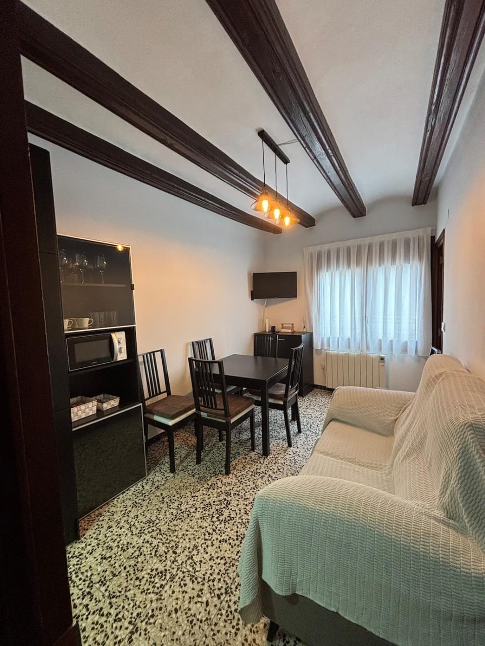 TV and multimedia, Living room, Seating area, Dining area