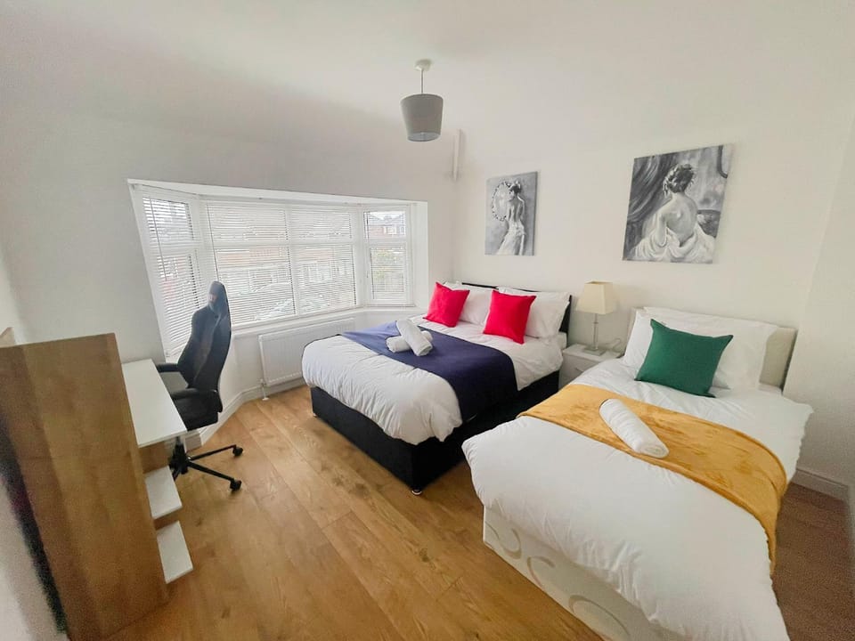 Bed, Photo of the whole room, Bedroom