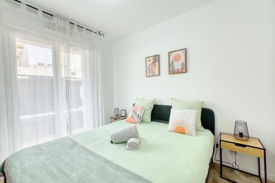 Bed, Bedroom