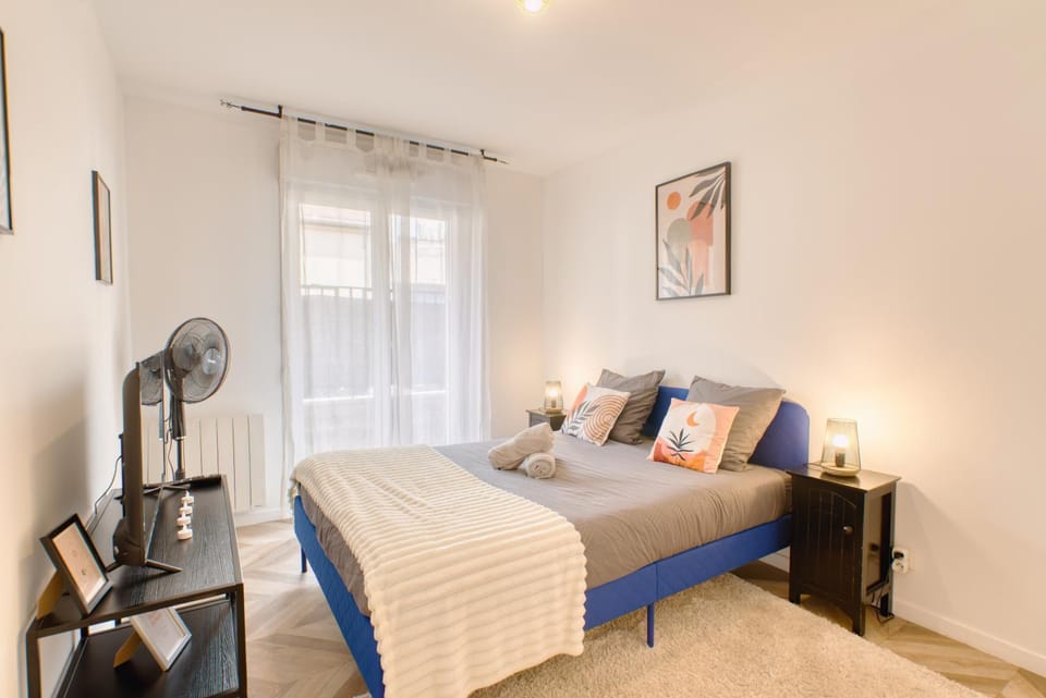 Bed, Bedroom