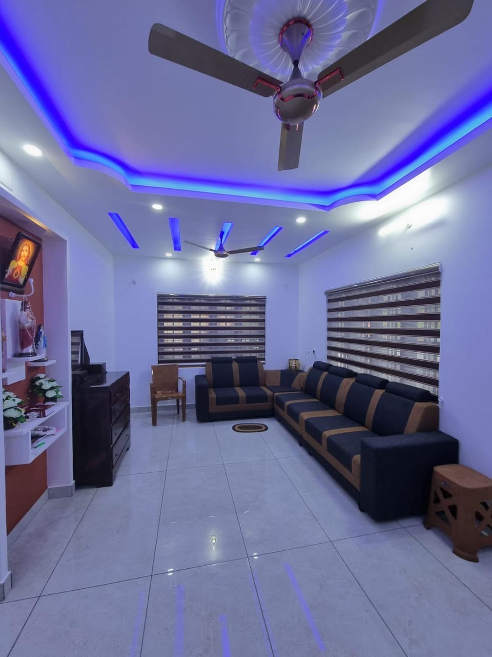 TV and multimedia, Living room, Seating area, air conditioner