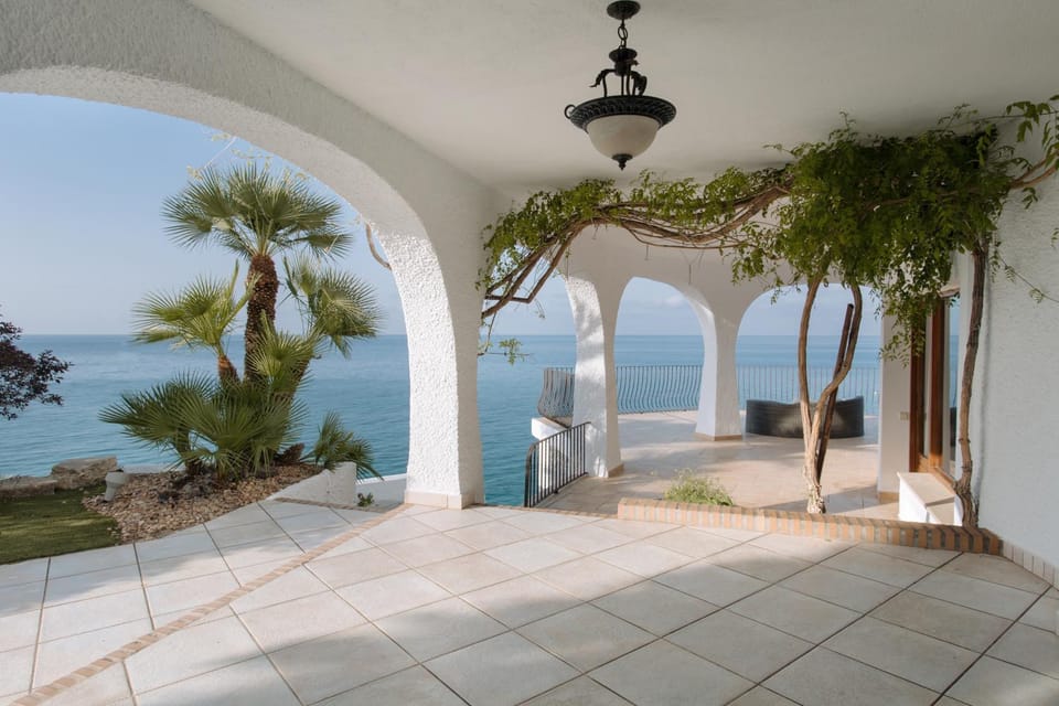 View (from property/room), Balcony/Terrace, Lake view