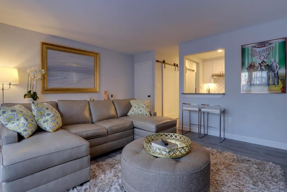 Sojourn Free Parking Capitol Hill Apartment in Capitol Hill