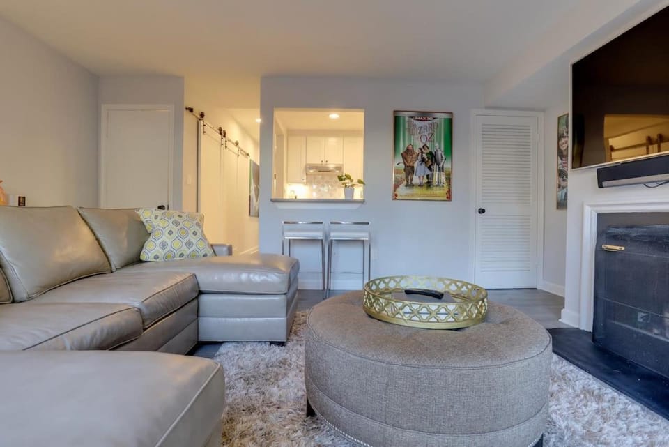 Sojourn Free Parking Capitol Hill Apartment in Capitol Hill