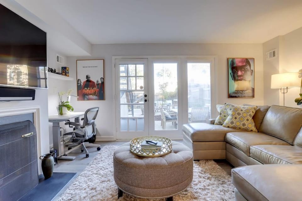 Sojourn Free Parking Capitol Hill Apartment in Capitol Hill