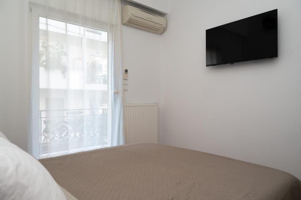 Bed, TV and multimedia, Bedroom, air conditioner