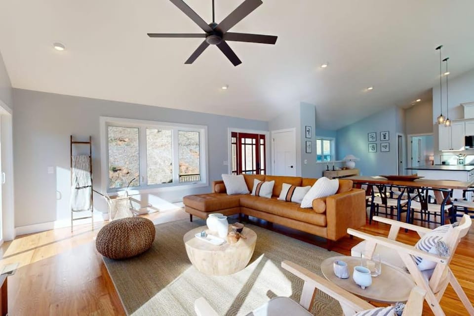 Hillside Escape House in Lake Junaluska