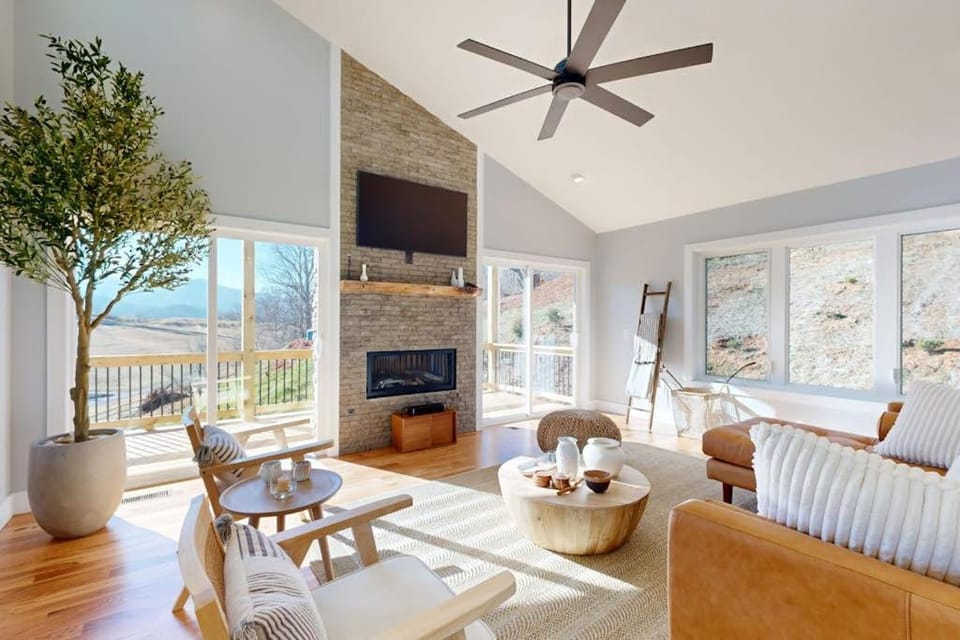 Hillside Escape House in Lake Junaluska