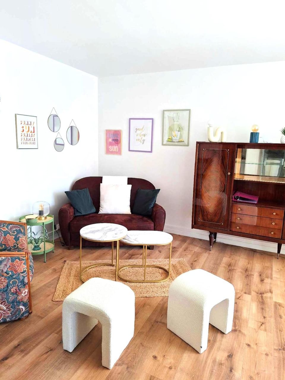 Living room, Seating area