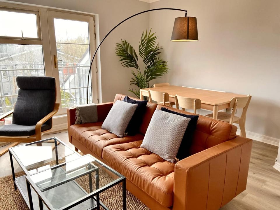 Modern and Spacious Apt6 - sleeps 6 - free parking Apartment in Galway
