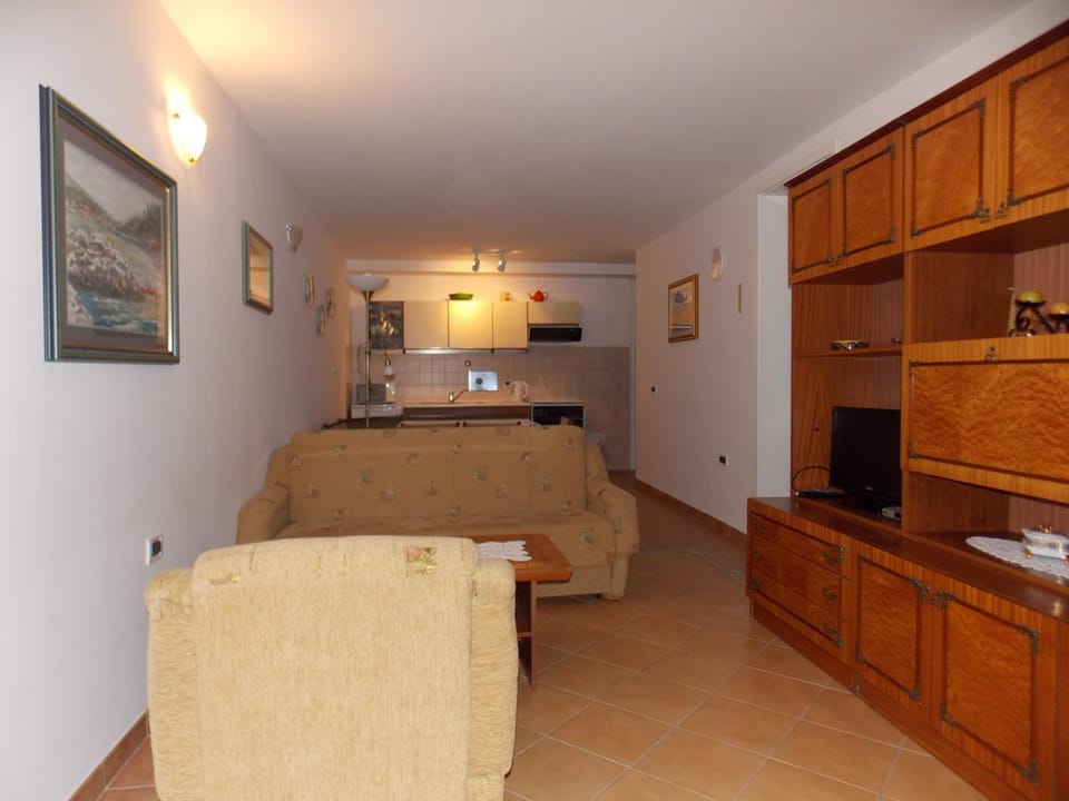 Kitchen or kitchenette, Living room