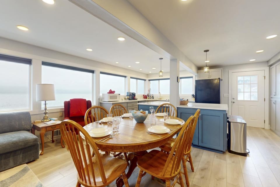 Tyee Shoreline Retreat House in Camano Island