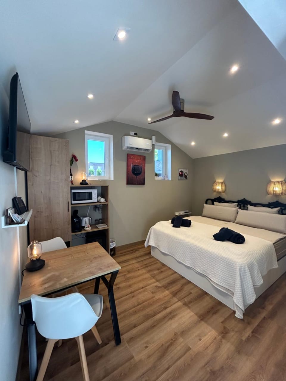 Bed, Bedroom