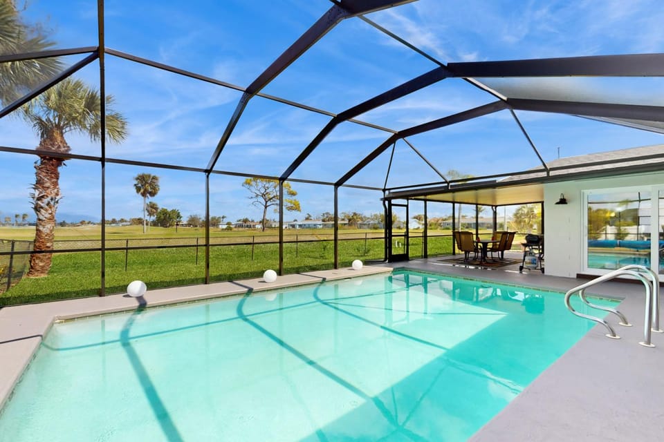 Golf Cart & Heated Pool: Rotonda West Getaway! House in Rotonda West