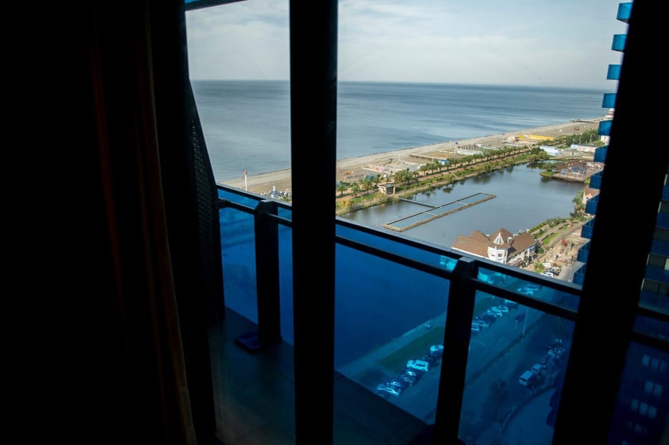 Communal lounge/ TV room, Day, Natural landscape, Bird's eye view, View (from property/room), Balcony/Terrace, Beach, Evening entertainment, City view, Sea view