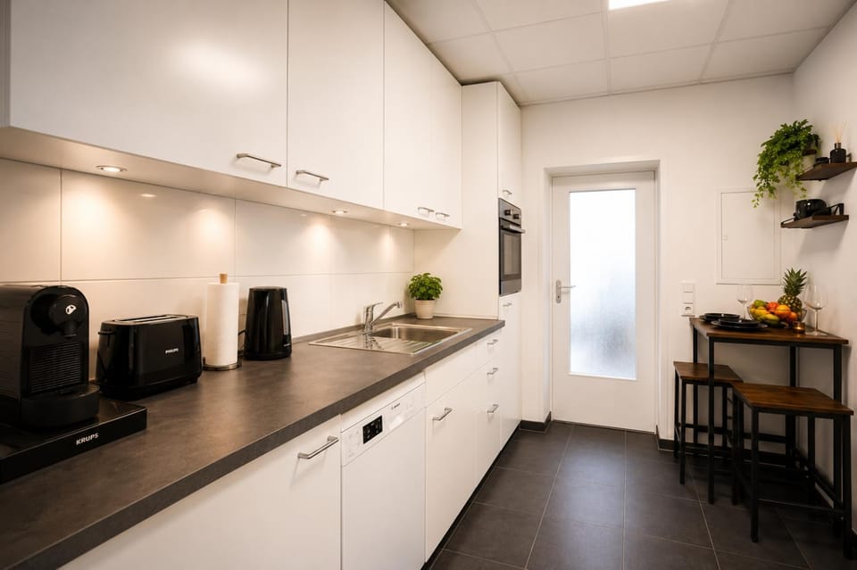 Kitchen or kitchenette, Dining area, oven, stove, toaster