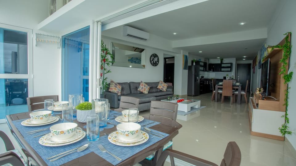 Restaurant/places to eat, Dining area