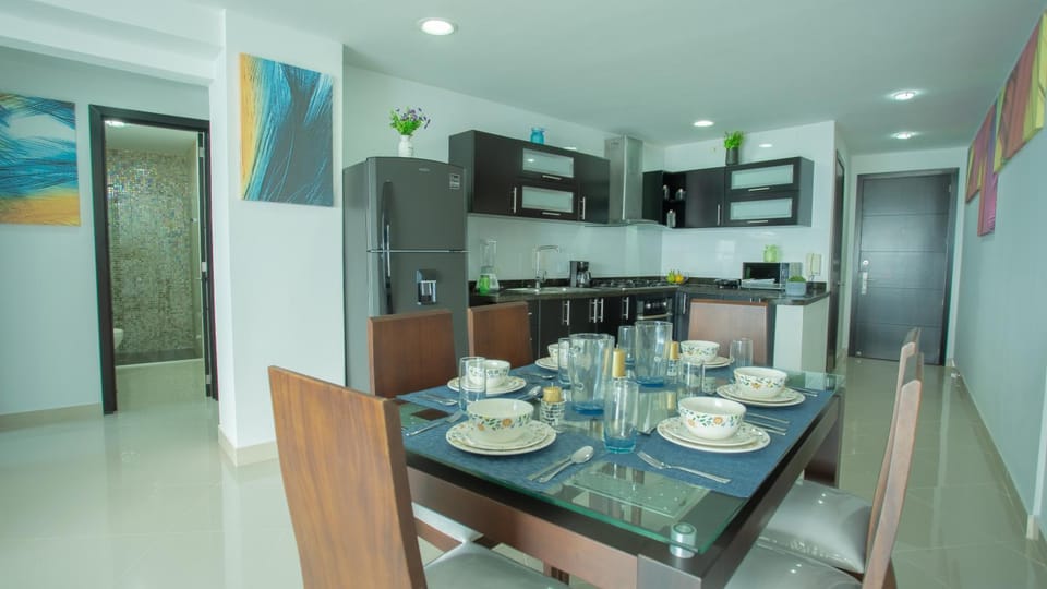 Coffee/tea facilities, Kitchen or kitchenette, Dining area