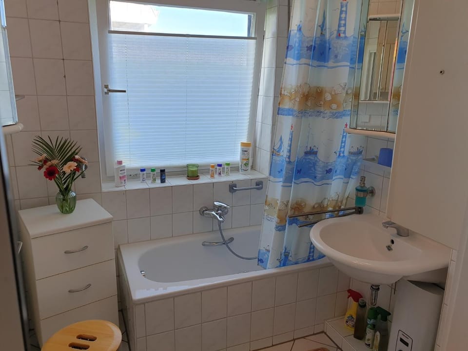 Bathroom, Living room