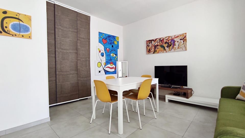 TV and multimedia, Living room, Dining area