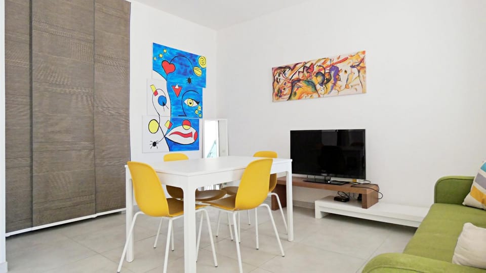 TV and multimedia, Living room, Dining area