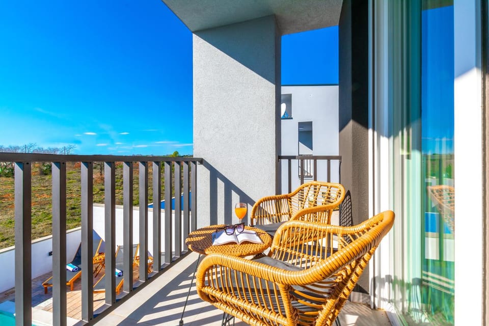 View (from property/room), Balcony/Terrace