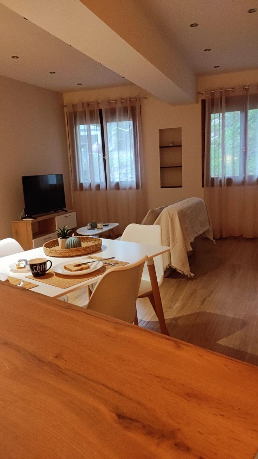 TV and multimedia, Photo of the whole room, Dining area
