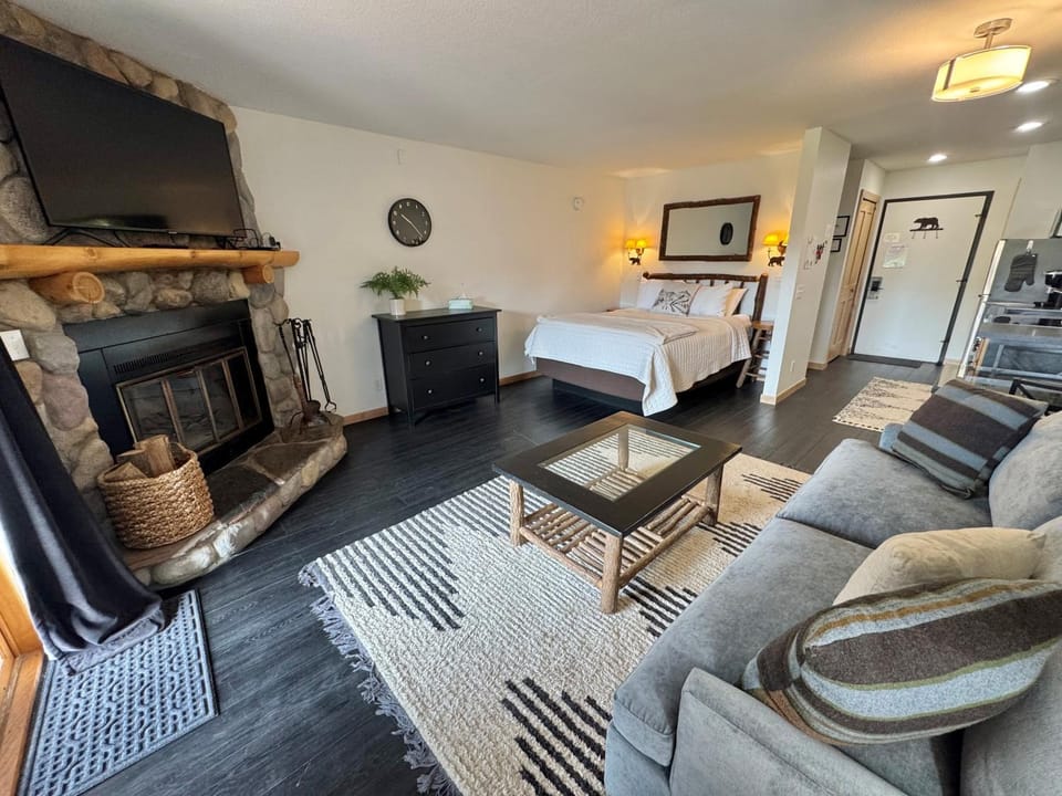 Lutsen Ski-In/Ski-Out | Lake View | Pet-Friendly House in Lutsen