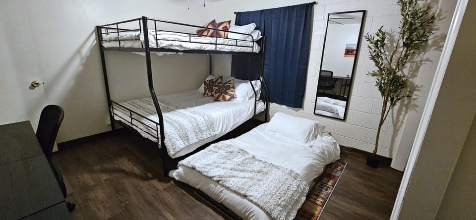 Bedroom, bunk bed