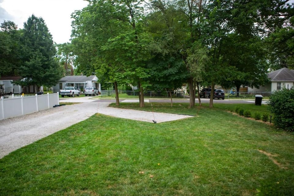 Neighbourhood, Natural landscape, Street view