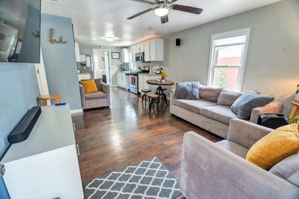 Kitchen or kitchenette, Living room, Seating area