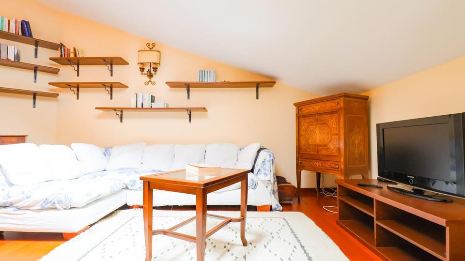 TV and multimedia, Living room, Seating area