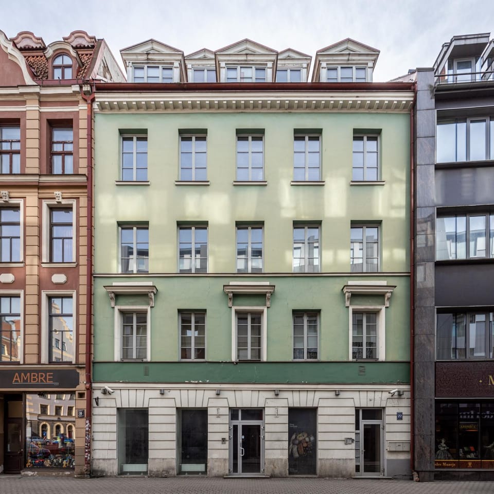 Property building, Day, Location