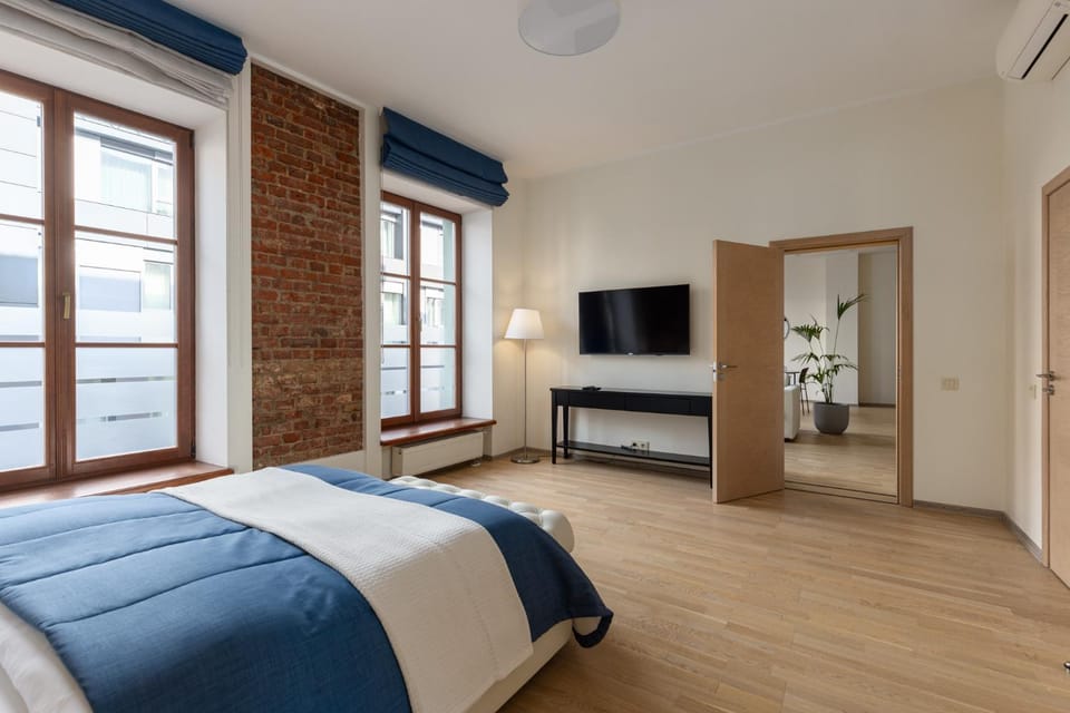 Bed, TV and multimedia, Photo of the whole room, Bedroom