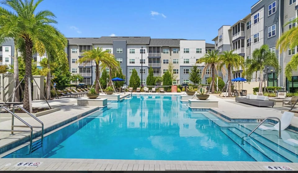 Landing at The Henry Luxury Apartments - 1 Bedroom in Sanford Apartment in Sanford
