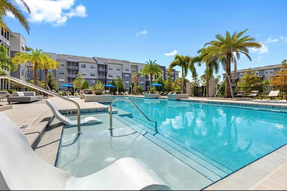 Landing at The Henry Luxury Apartments - 1 Bedroom in Sanford Apartment in Sanford