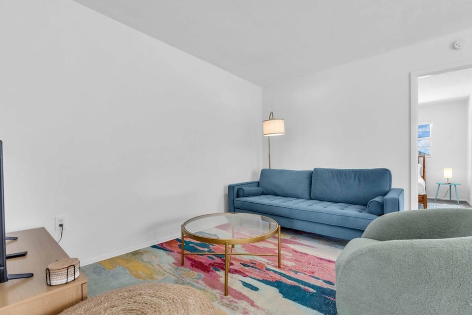 2Bed 2Bath walking distance to beach with full kitchen Apartment in Lido Key