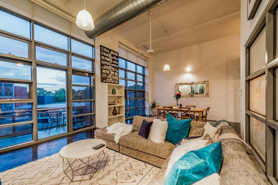 Luxury warehouse apartment close to CBD Apartment in Abbotsford