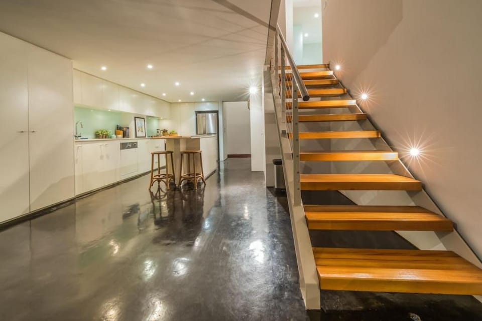 Luxury warehouse apartment close to CBD Apartment in Abbotsford