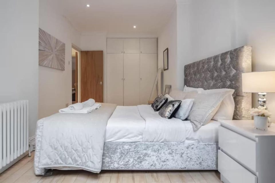 Bed, Photo of the whole room, Bedroom, towels, wardrobe