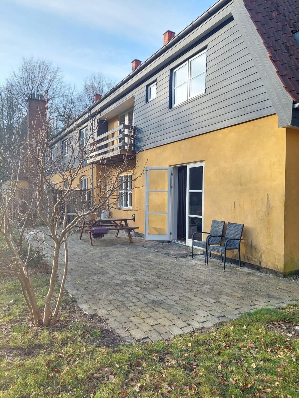 Property building, Spring, Day, Balcony/Terrace