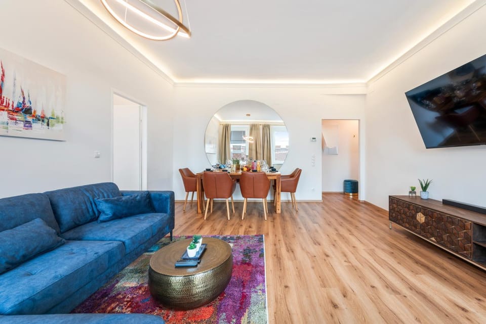 Communal lounge/ TV room, TV and multimedia, Living room, Seating area, Dining area, Evening entertainment