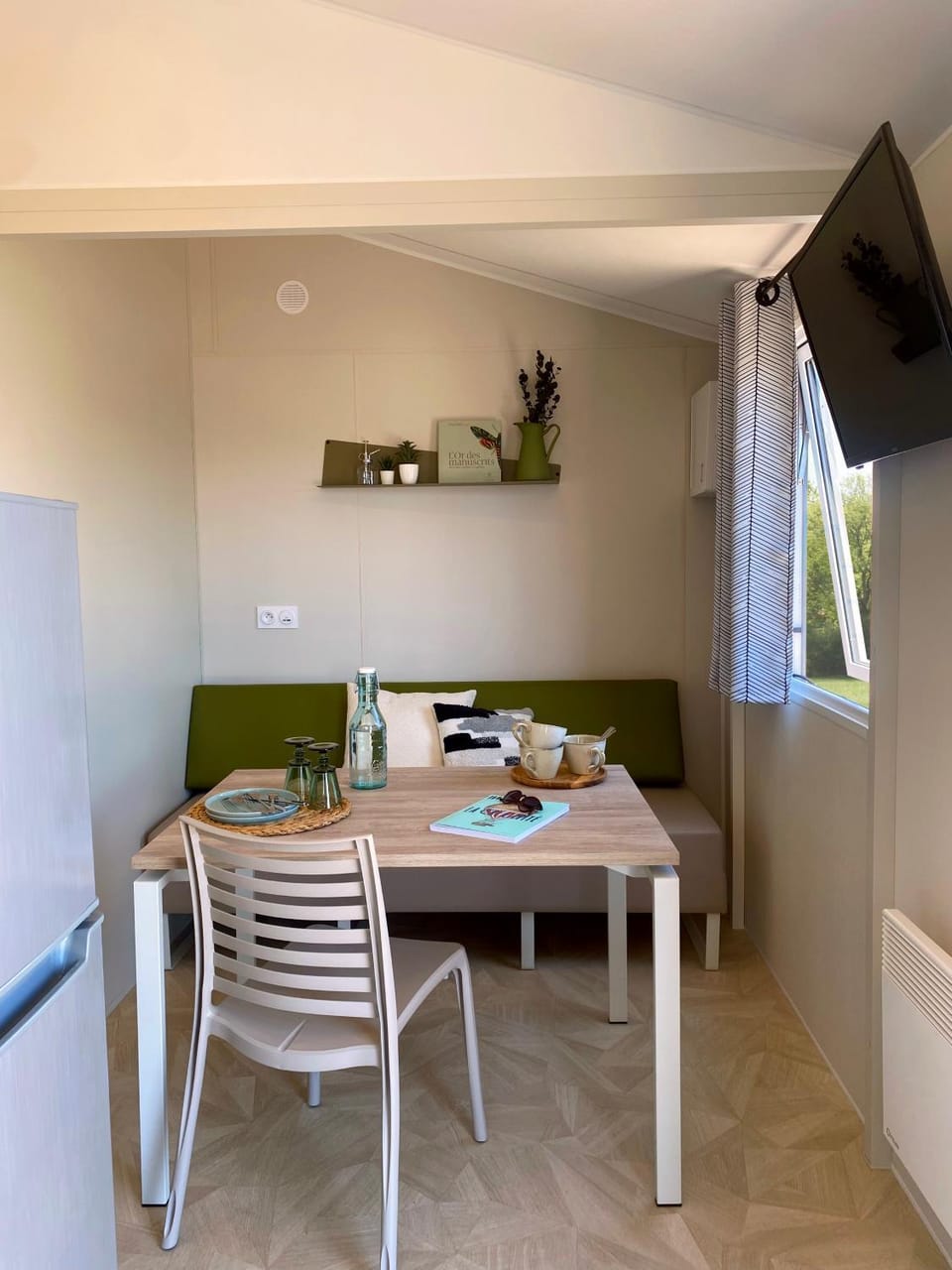 Camping Le Solitaire du Lac Campground/ 
RV Resort in Sévrier