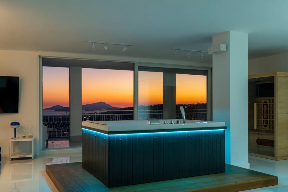 Natural landscape, Hot Tub, Hot Tub, Sauna, Sauna, Lounge or bar, Sunset